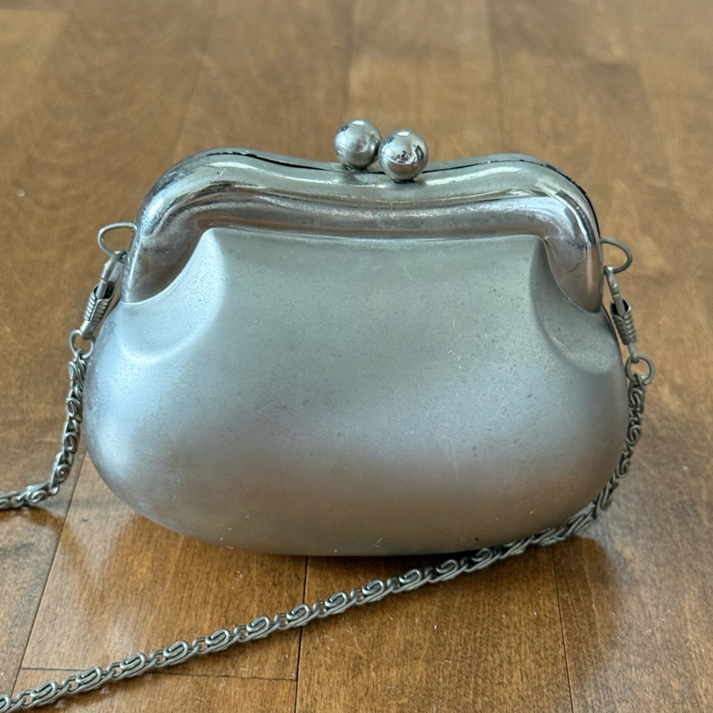 Sleek Silver Kiss-Lock Crossbody Clutch